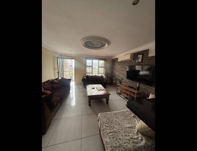 3 BEDROOM HOUSE FOR SALE IN UMLAZI P